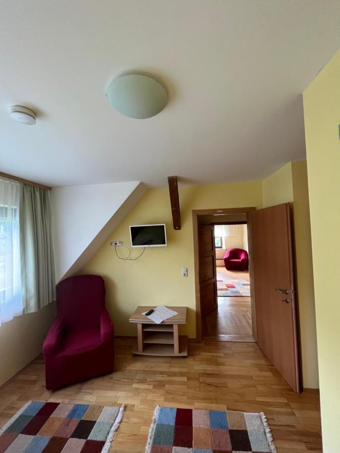 Privatzimmer Familie Pair/Schmoll Spital am Semmering Bilik gambar